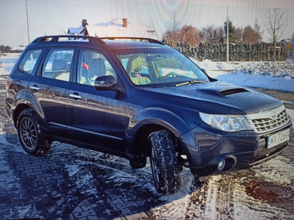 Nowy zakup Subaru Forester z 2012 roku z silnikiem diesla 2.0. Samochód kupiony w Polskim salonie. Posiadał dwóch właścicieli. Napęd 4x4 Do poprawek lakierniczych. Ważne opłaty OC i przegląd
