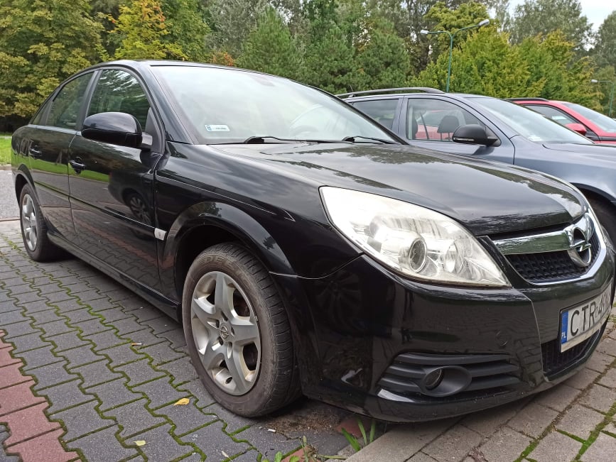 Sprzedam Opel Vectra C z 2007 roku z silnikiem diesla 1.9 o mocy 150 koni mechanicznych. Auto kupione w Polskim salonie. Oryginalny przebieg około 280 000km Stan techniczny i wizualny bardzo dobry.