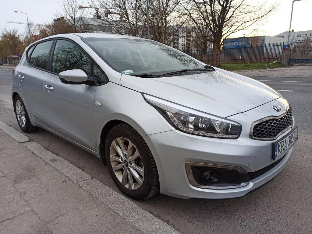 Kia Ceed do Sprzedania. Samochód kupiony w Polskim salonie. Auto Bezwypadkowe. Rok produkcji 2017. silnik 1.6 benzyna. Oryginalny przebieg około 75000km. Stan bardzo dobry.